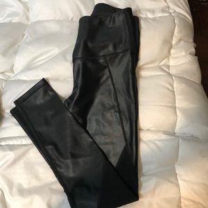 Black workout leggings!